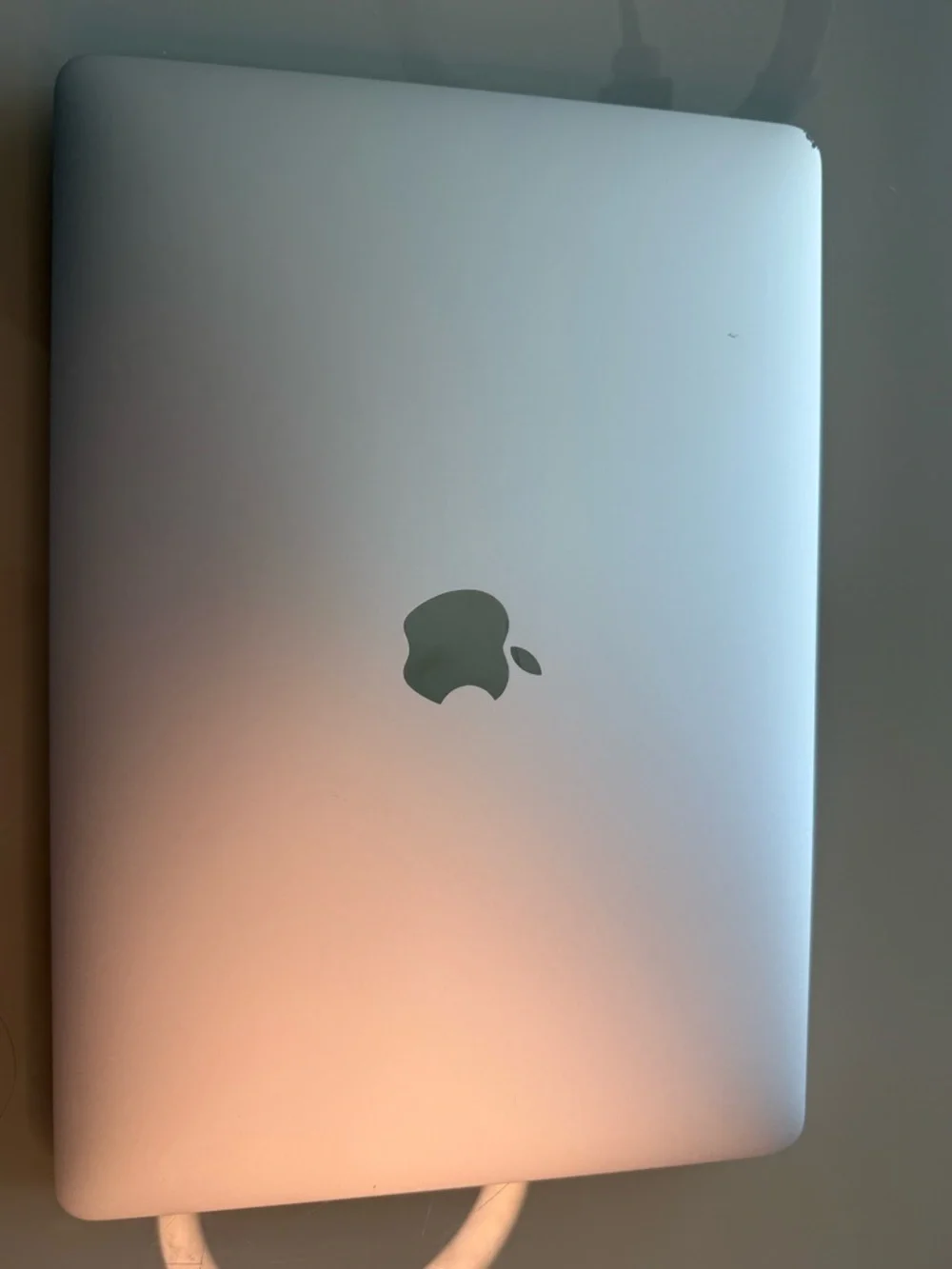 MacBook Pro 13 inch 2020 4 thunderbolt (USB C) intel i5 - Picture 1 of 9